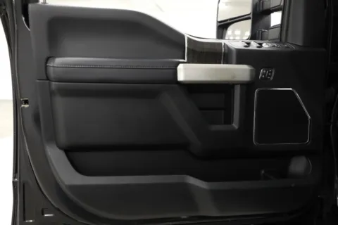 Photos of 2020 Ford Super Duty F-350 LARIAT for sale in Clinton, MO at Jim Falk Motors