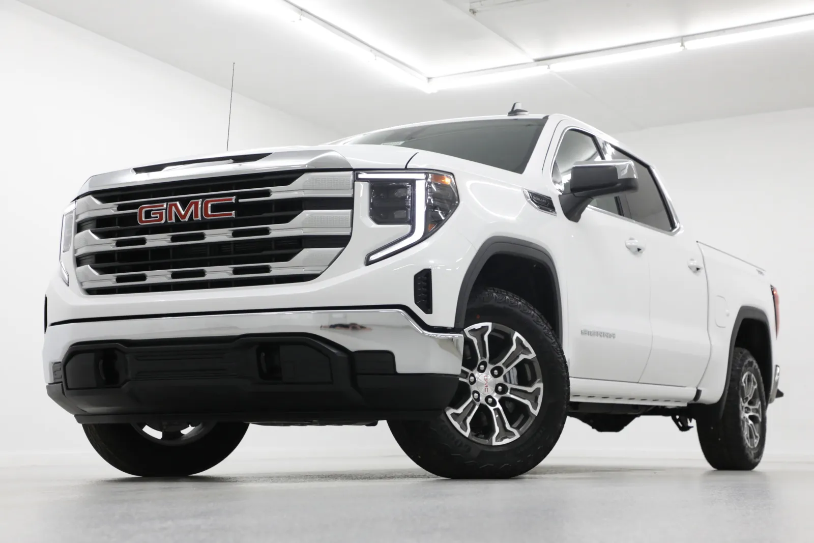 White 2026 GMC Sierra 1500 SLE for sale in Clinton, MO