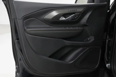 More photos of 2021 GMC Terrain SLT at Jim Falk Motors, MO