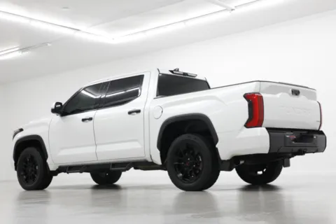 More photos of 2022 Toyota Tundra Limited at Jim Falk Motors, MO