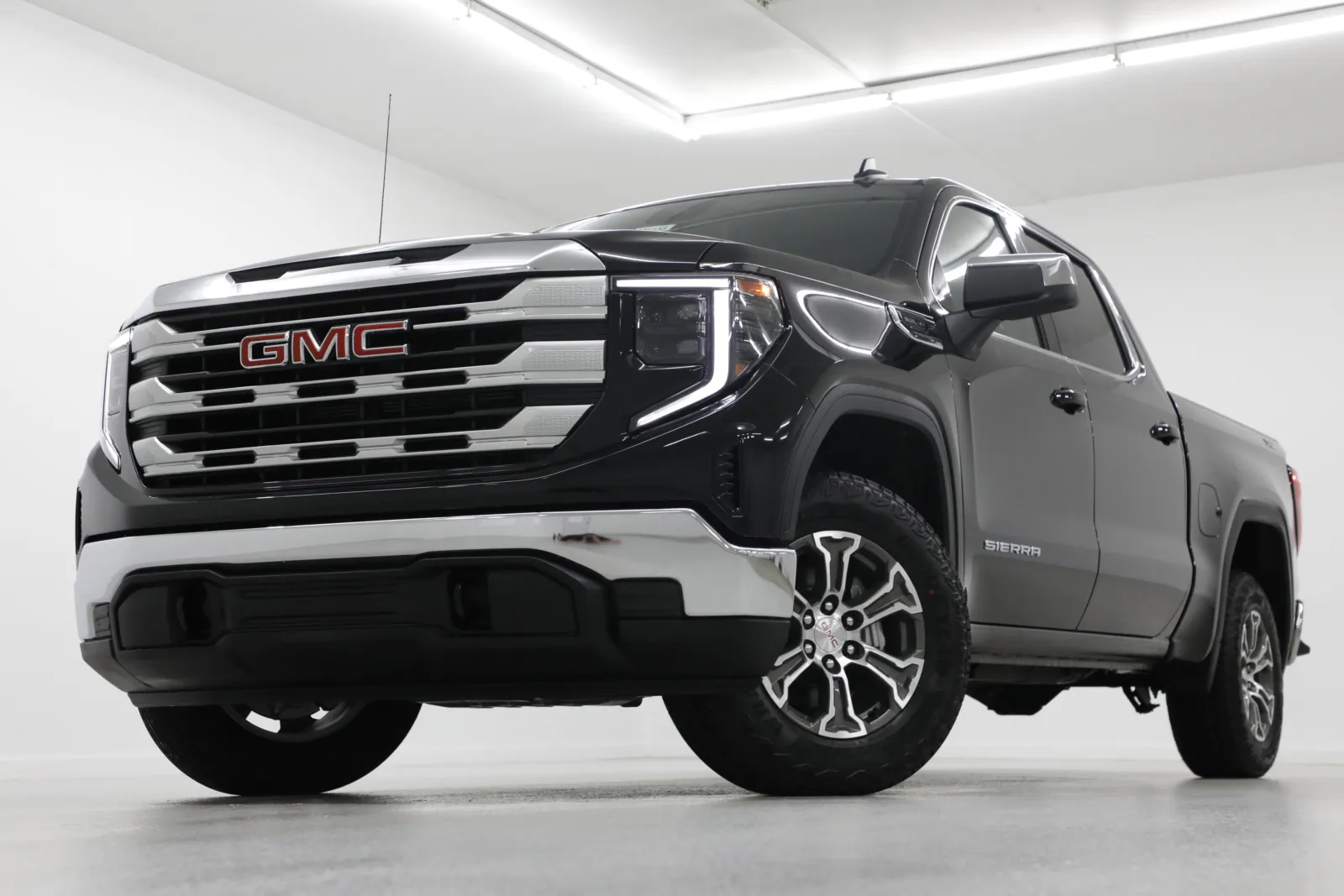Black 2026 GMC Sierra 1500 SLE for sale in Clinton, MO