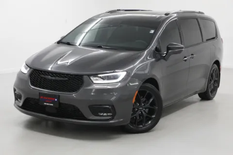 More photos of 2022 Chrysler Pacifica Touring L at Jim Falk Motors, MO