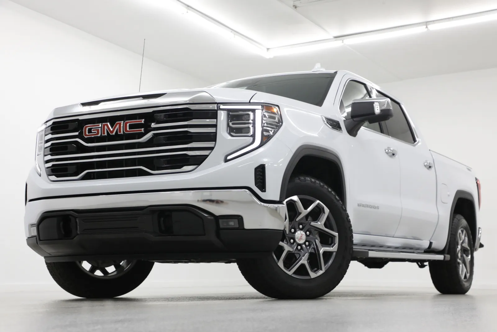White 2026 GMC Sierra 1500 SLT for sale in Clinton, MO