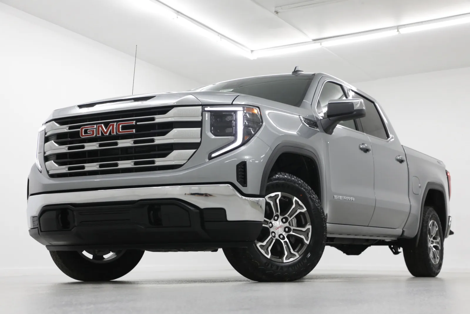 Gray 2026 GMC Sierra 1500 SLE for sale in Clinton, MO