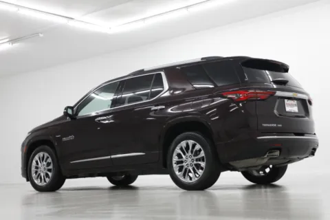 More photos of 2023 Chevrolet Traverse High Country at Jim Falk Motors, MO
