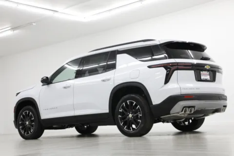 More photos of 2026 Chevrolet Traverse LT at Jim Falk Motors, MO