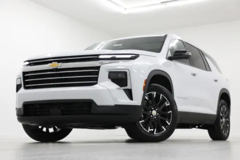 White 2026 Chevrolet Traverse LT for sale in Clinton, MO