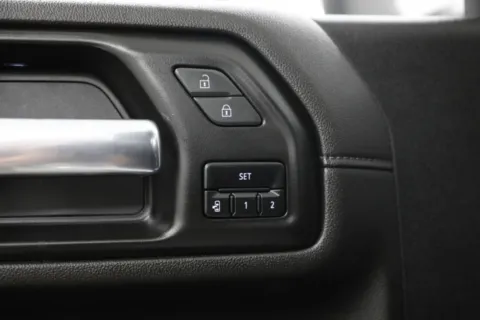 More photos of 2022 Chevrolet Silverado 2500HD High Country at Jim Falk Motors, MO