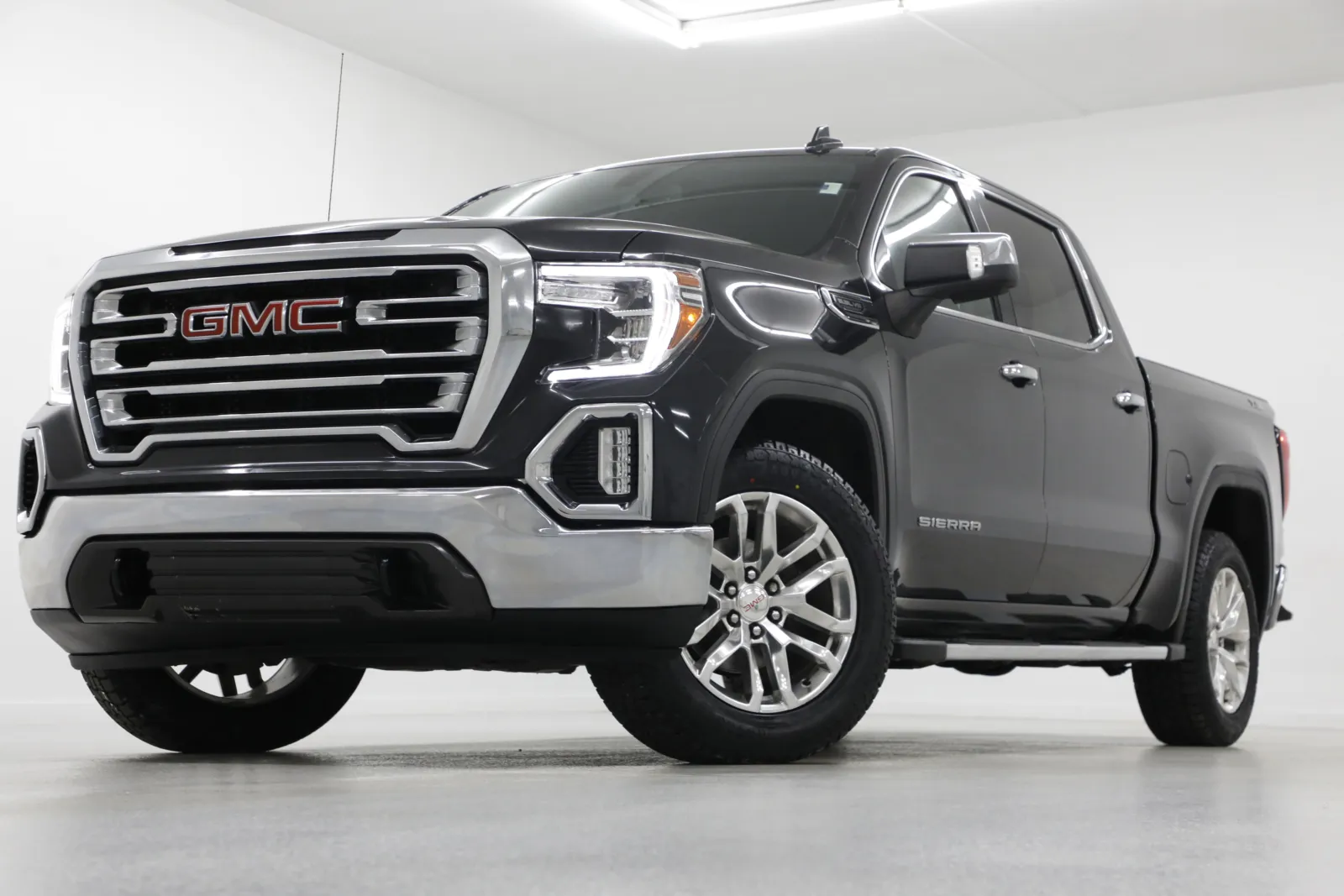 Black 2020 GMC Sierra 1500 SLT for sale in Clinton, MO