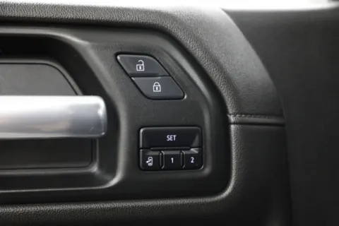 More photos of 2020 GMC Sierra 1500 SLT at Jim Falk Motors, MO