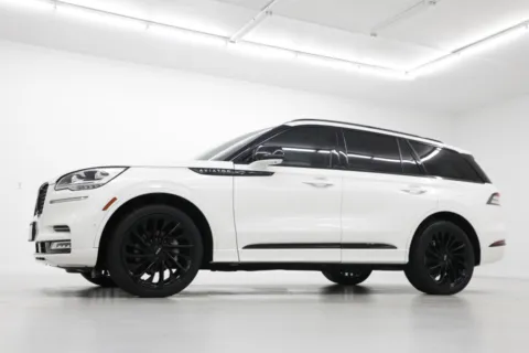 Photos of 2023 Lincoln Aviator Reserve for sale in Clinton, MO at Jim Falk Motors