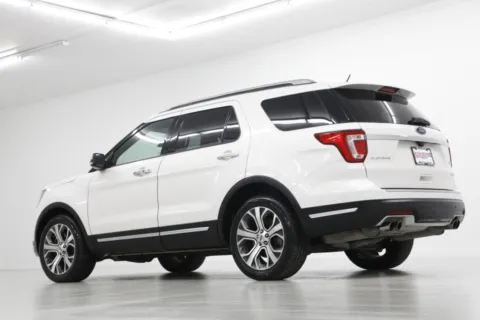 More photos of 2019 Ford Explorer Platinum at Jim Falk Motors, MO