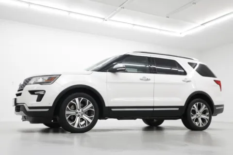 Photos of 2019 Ford Explorer Platinum for sale in Clinton, MO at Jim Falk Motors