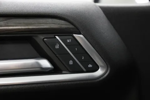 More photos of 2022 Chevrolet Silverado 1500 LTZ at Jim Falk Motors, MO