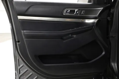 More photos of 2019 Ford Explorer XLT at Jim Falk Motors, MO