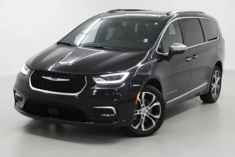 More photos of 2024 Chrysler Pacifica Pinnacle at Jim Falk Motors, MO