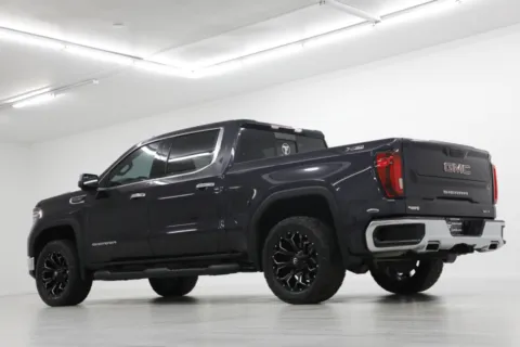 More photos of 2023 GMC Sierra 1500 SLT at Jim Falk Motors, MO