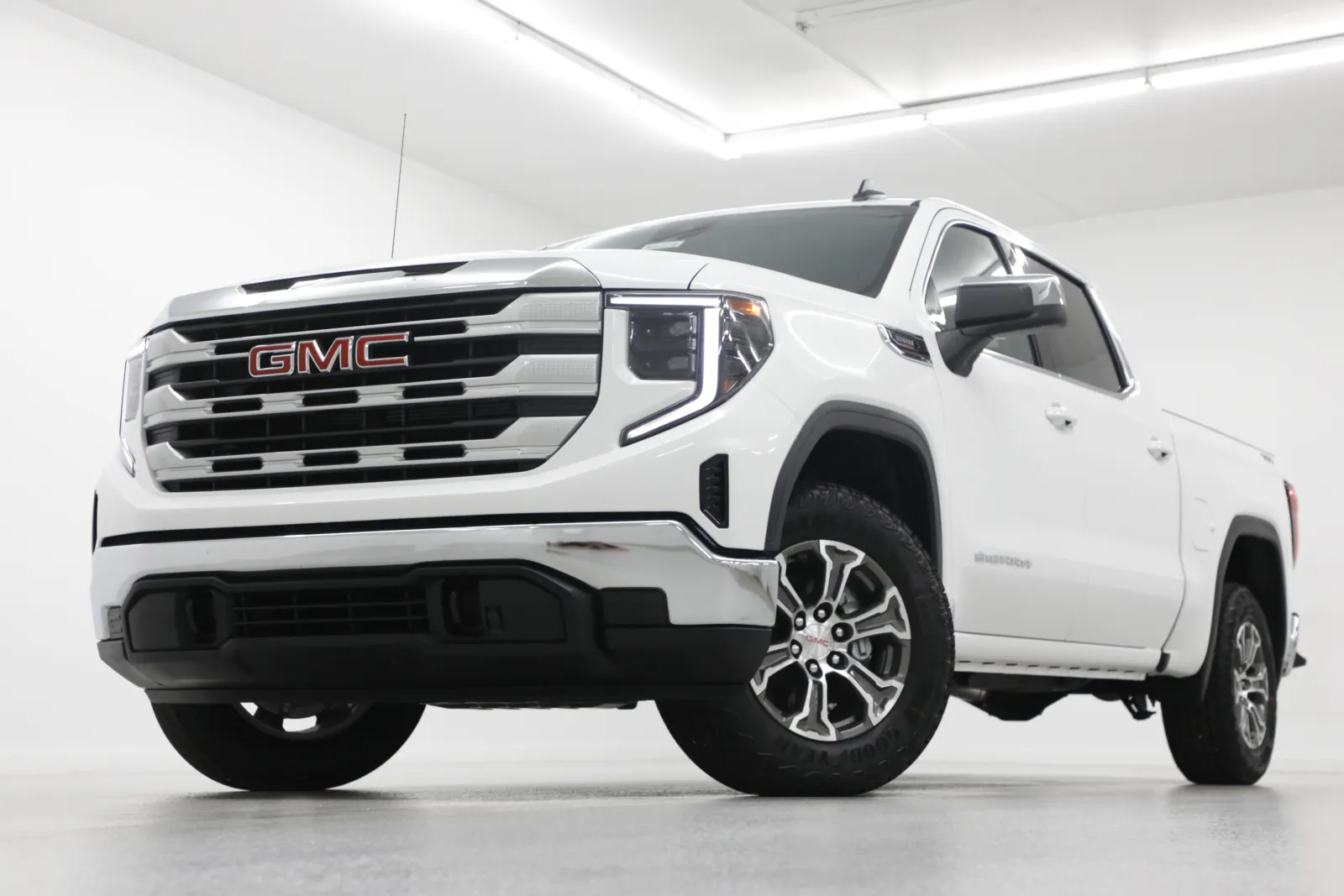 White 2026 GMC Sierra 1500 SLE for sale in Clinton, MO