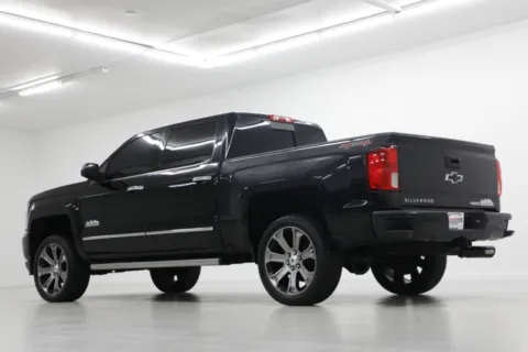 More photos of 2017 Chevrolet Silverado 1500 High Country at Jim Falk Motors, MO