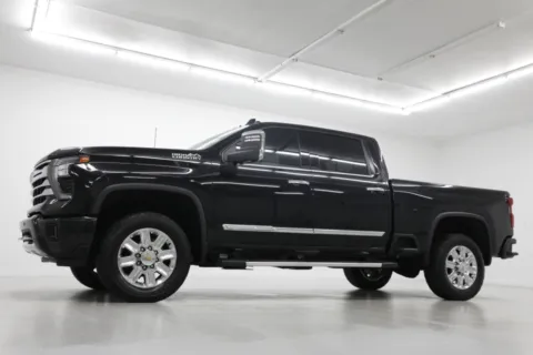 Photos of 2024 Chevrolet Silverado 2500HD High Country for sale in Clinton, MO at Jim Falk Motors
