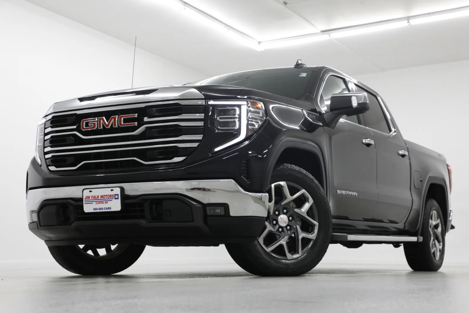 2023 GMC Sierra 4WD Crew Cab Short Box SLT's photo