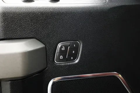 More photos of 2018 Ford F-150 Platinum at Jim Falk Motors, MO