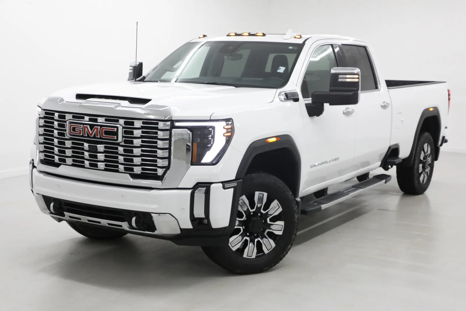2024 GMC Sierra 4WD Crew Cab Standard Box Denali's photo