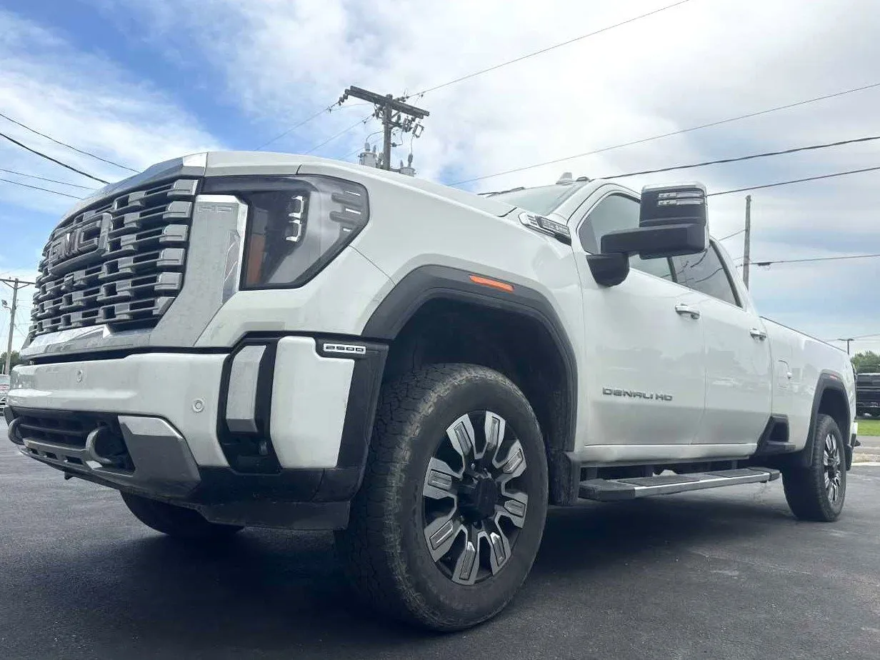 2024 GMC Sierra 4WD Crew Cab Standard Box Denali's photo