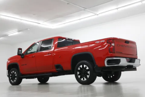 More photos of 2020 Chevrolet Silverado 3500HD LT at Jim Falk Motors, MO