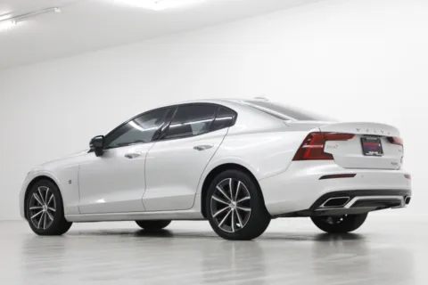 More photos of 2022 Volvo S60 Momentum at Jim Falk Motors, MO