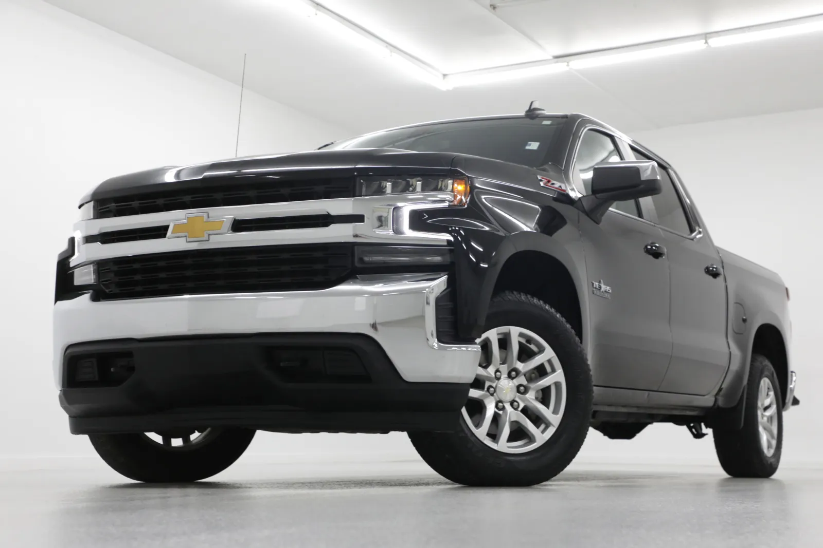 Black 2020 Chevrolet Silverado 1500 LT for sale in Clinton, MO