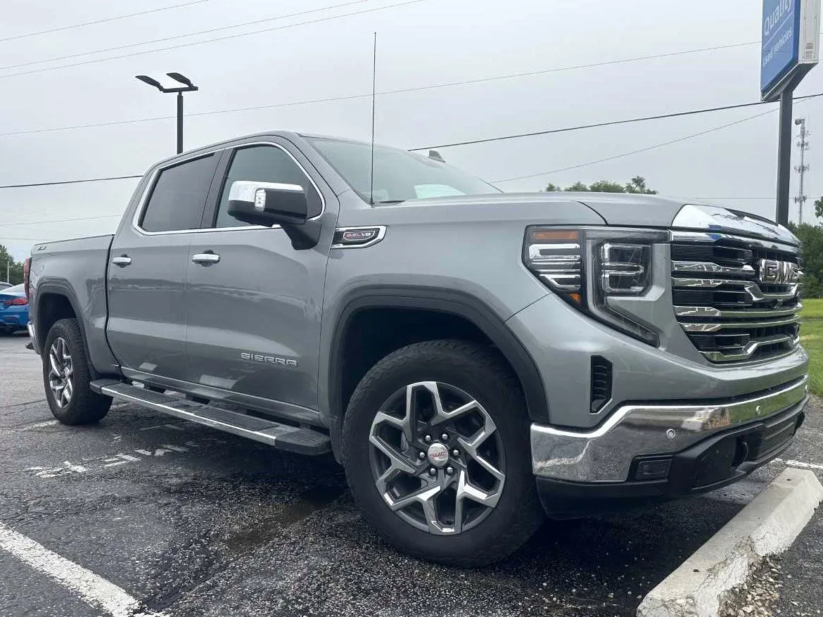 2025 GMC Sierra 4WD Crew Cab Standard Box SLT's photo