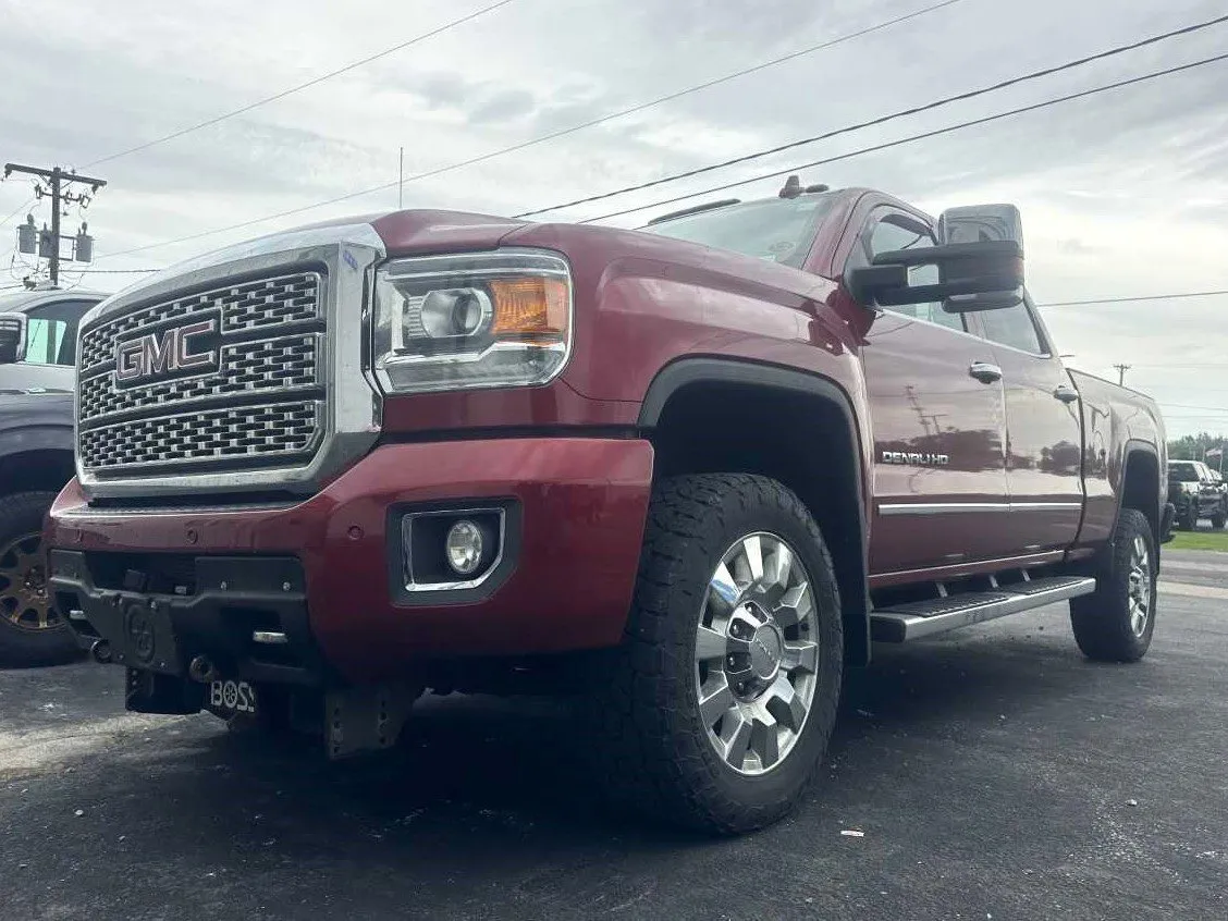 2018 GMC Sierra 4WD Crew Cab Standard Box Denali's photo