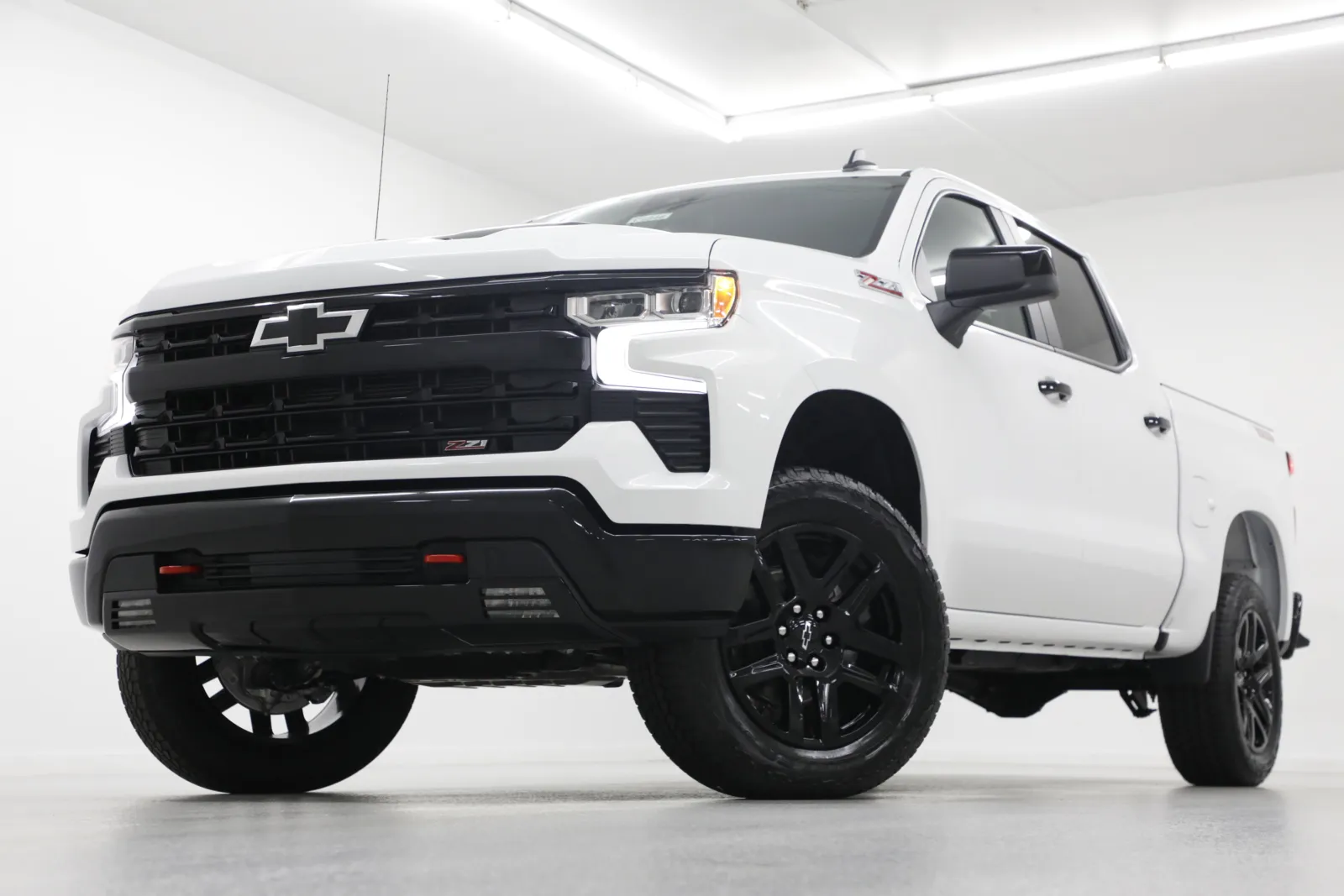 White 2026 Chevrolet Silverado 1500 LT Trail Boss for sale in Clinton, MO