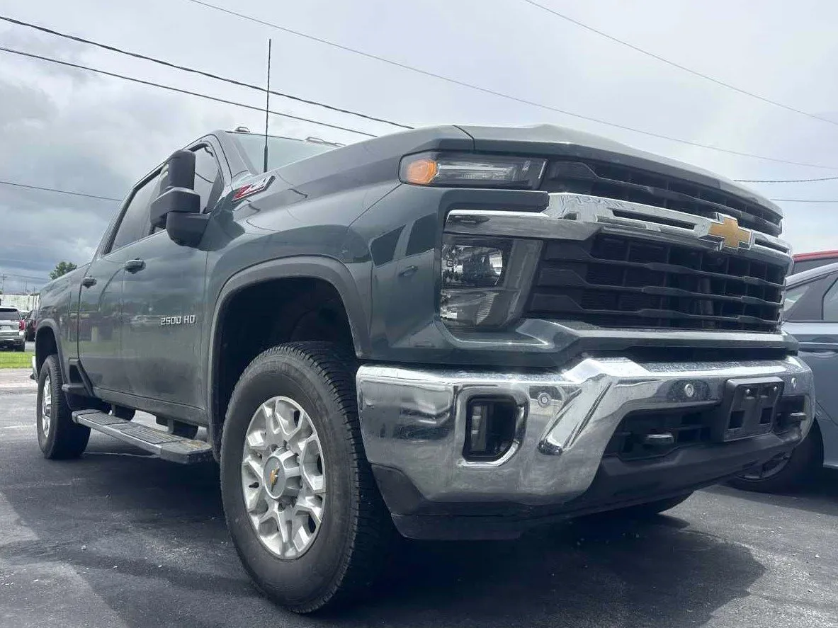 2025 Chevrolet Silverado HD LT 4WD Crew Cab Standard Box's photo
