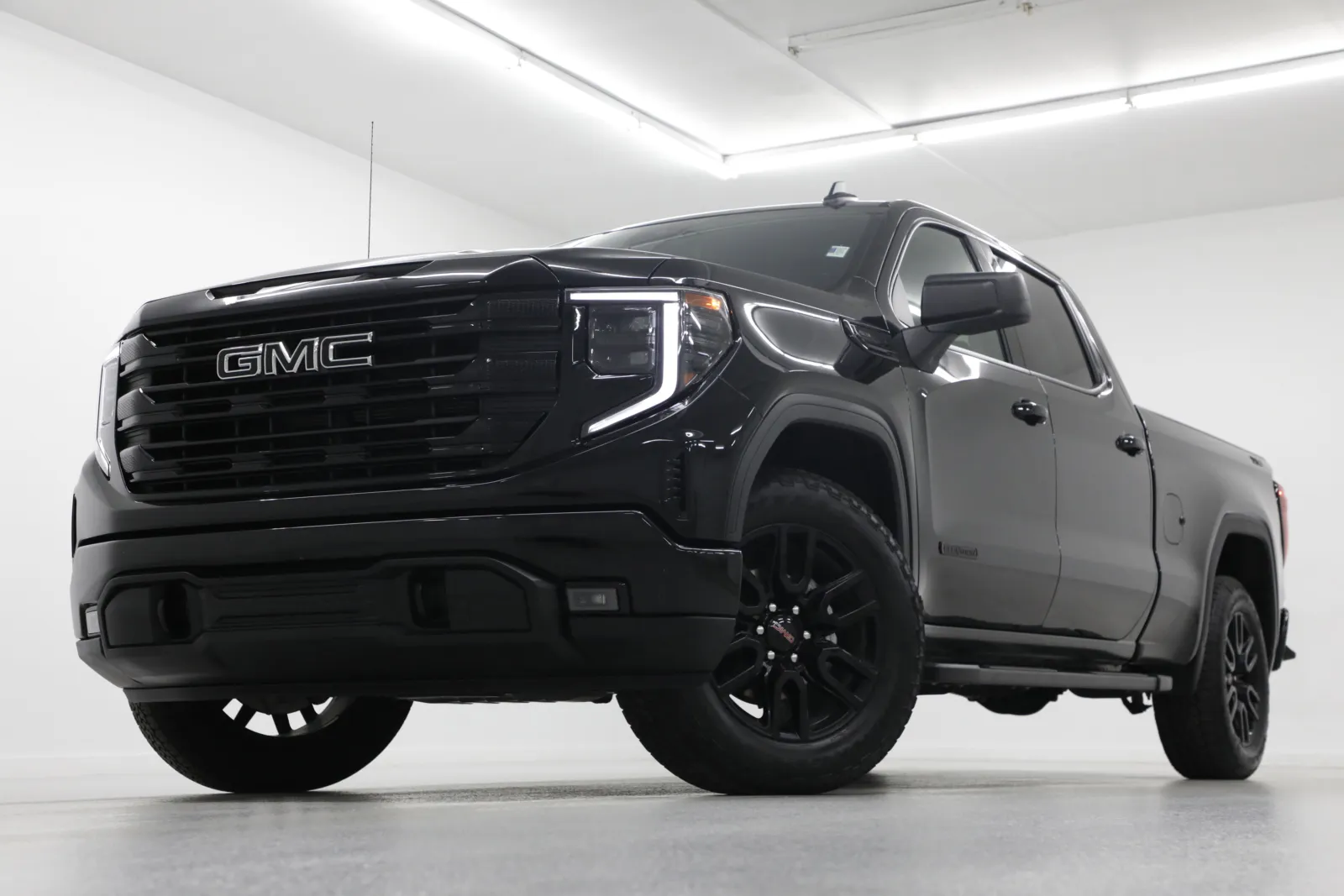 2026 GMC Sierra 4WD Crew Cab Short Box Elevation's photo