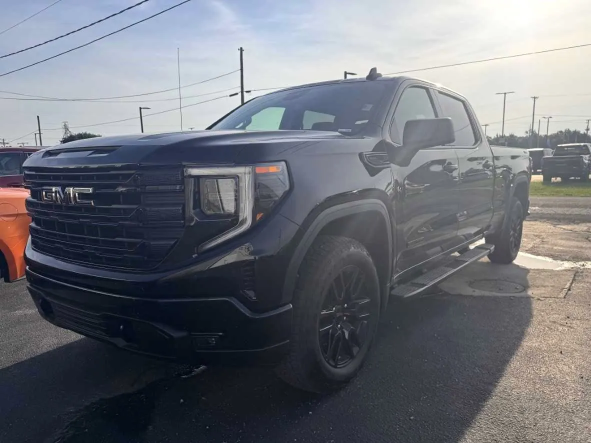 2026 GMC Sierra 4WD Crew Cab Short Box Elevation's photo