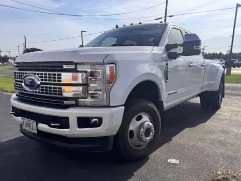 White 2019 Ford Super Duty F-350 DRW Platinum for sale in Clinton, MO