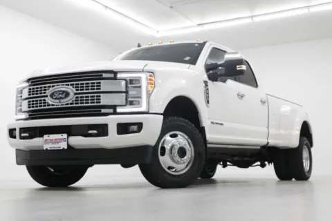 White 2019 Ford Super Duty F-350 DRW Platinum for sale in Clinton, MO