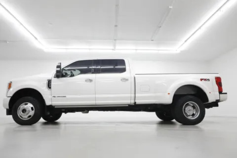 Another view of 2019 Ford Super Duty F-350 DRW Platinum for sale in Clinton, MO at Jim Falk Motors