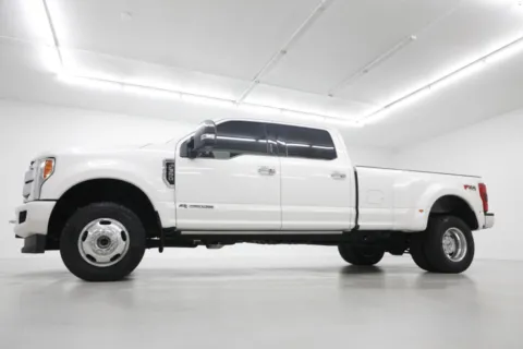 Photos of 2019 Ford Super Duty F-350 DRW Platinum for sale in Clinton, MO at Jim Falk Motors