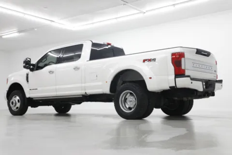 More photos of 2019 Ford Super Duty F-350 DRW Platinum at Jim Falk Motors, MO
