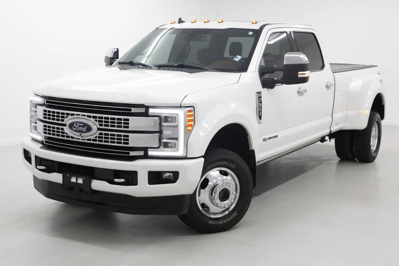 White 2019 Ford Super Duty F-350 DRW Platinum for sale in Clinton, MO