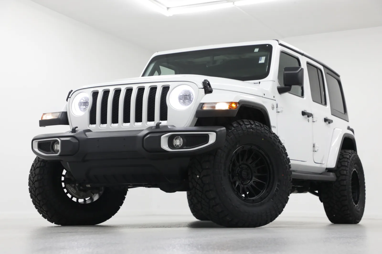 White 2023 Jeep Wrangler Sahara for sale in Clinton, MO