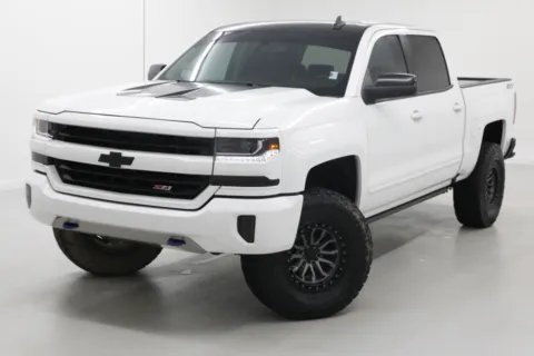 White 2018 Chevrolet Silverado 1500 LT for sale in Clinton, MO
