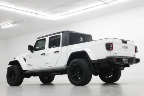 More photos of 2021 Jeep Gladiator Overland at Jim Falk Motors, MO