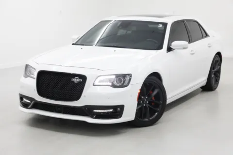 More photos of 2023 Chrysler 300 C at Jim Falk Motors, MO