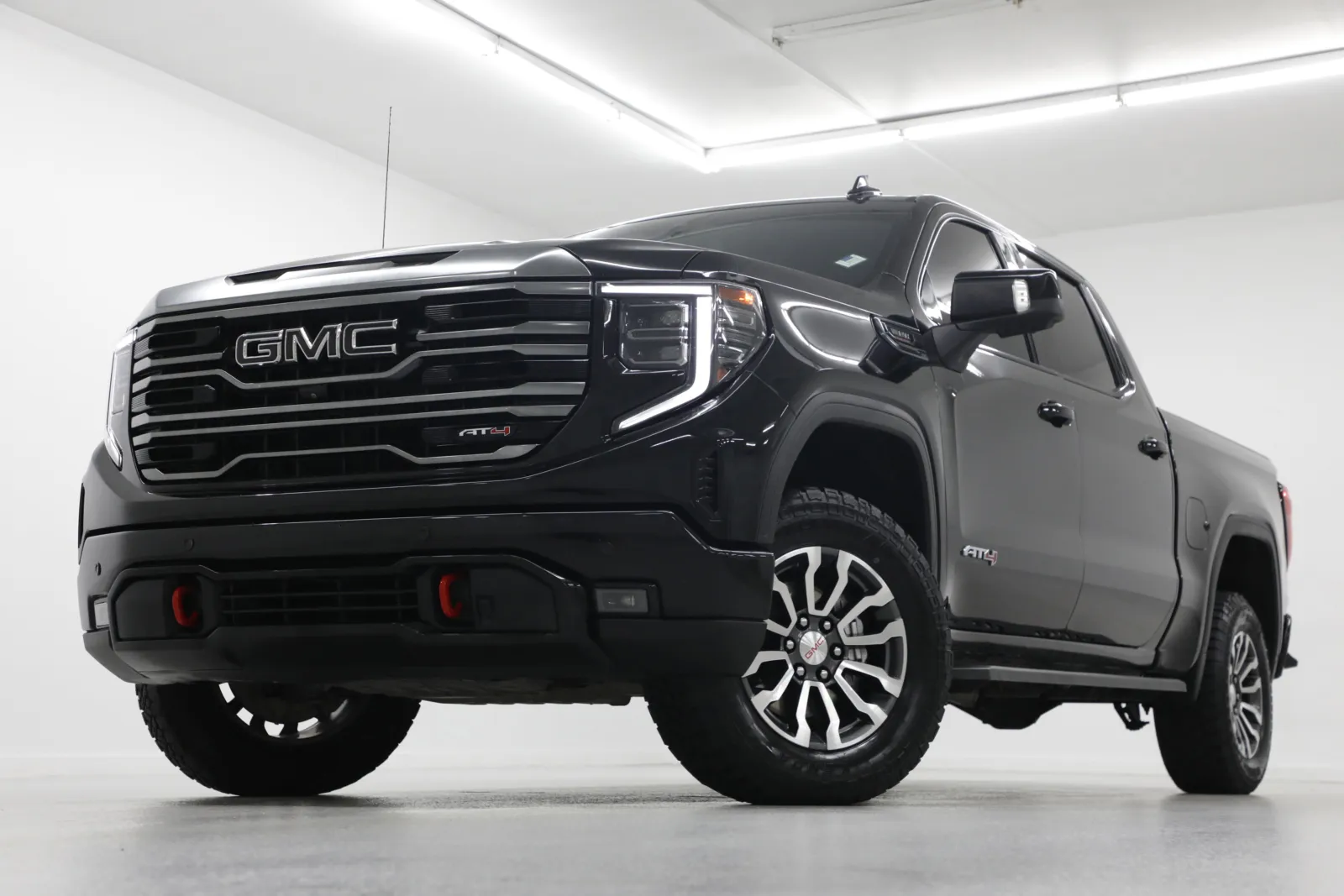 2023 GMC Sierra 4WD Crew Cab Short Box AT4's photo