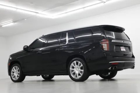 More photos of 2022 Chevrolet Suburban High Country at Jim Falk Motors, MO