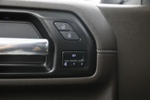 More photos of 2022 GMC Sierra 2500HD Denali at Jim Falk Motors, MO